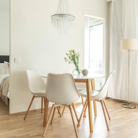 Cozy Apartment Right Next To Metro Station Espoo Bagian luar foto