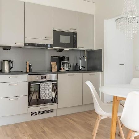 Cozy Apartment Right Next To Metro Station Espoo Bagian luar foto